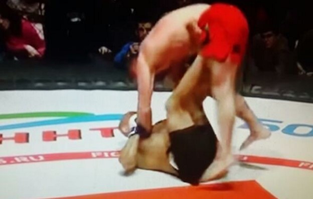 Awesome helicopter armbar in MMA in Russia