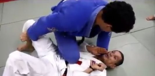 Knee On Belly Armlock Counter - Relson Gracie