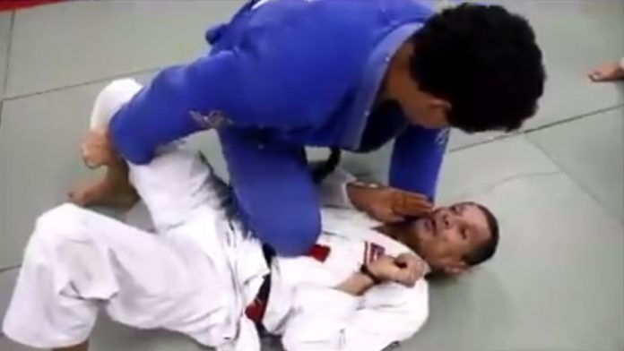 Knee On Belly Armlock Counter - Relson Gracie