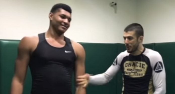 Rener Gracie Challenged by 270lbs Guy convinced that BJJ wouldn't Work on Him