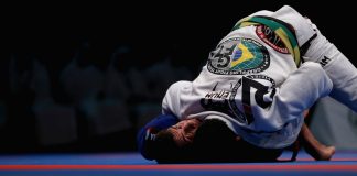 Jiu-Jitsu hacks : use your head as a fifth imb
