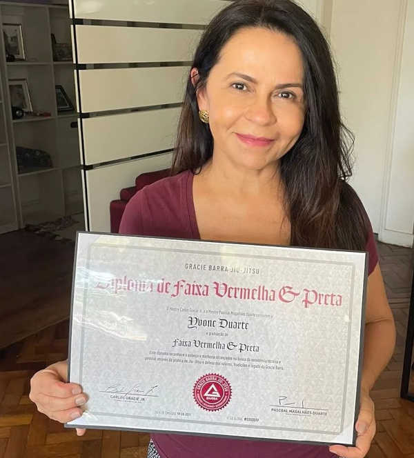 Yvone Duarte Coral Belt diploma