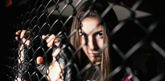 Sara Jozwiak usues BJJ to defend herself