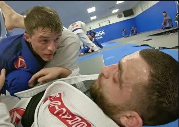 Triangle escape to leg lock finish