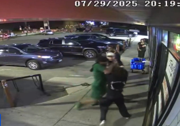 VIDEO: Teen Restaurant Worker Uses Jiu‑Jitsu Skills for self defense 